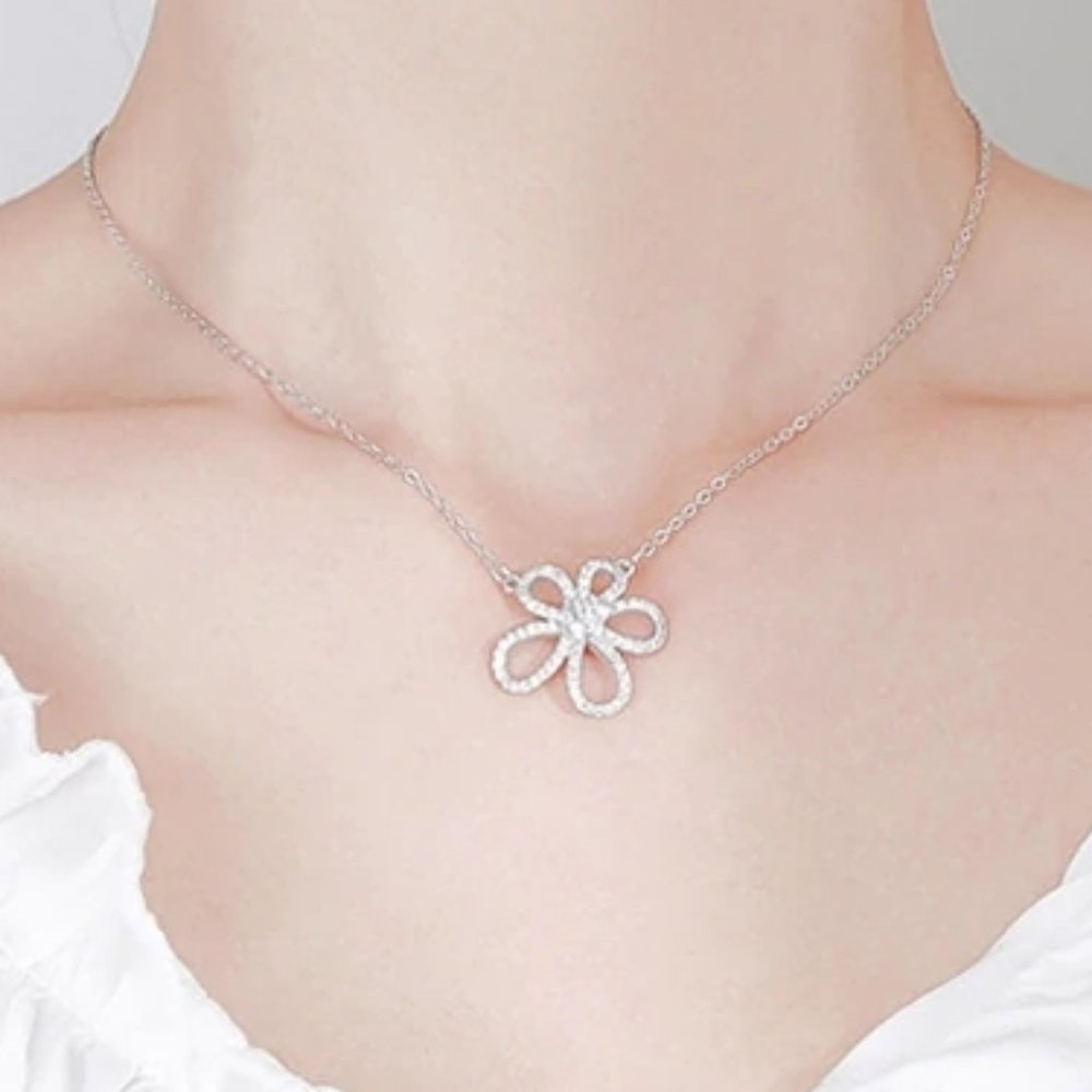NEW 925 Sterling Silver Diamond Flower Necklace Z - Picture 1 of 7